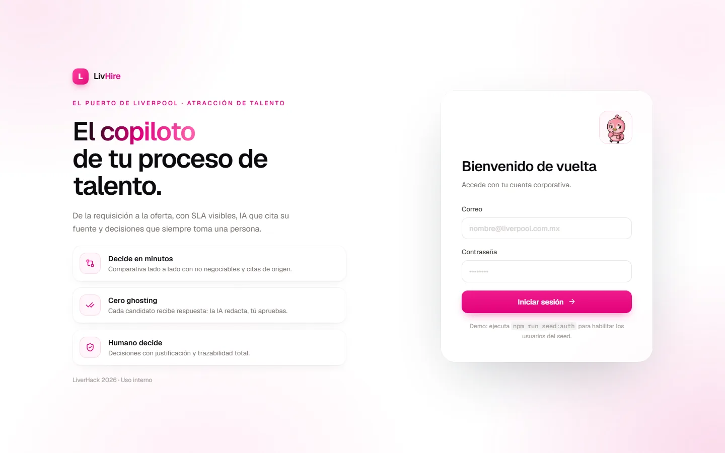 LivHire sign-in screen: on the left the headline “El copiloto de tu proceso de talento” (the copilot for your talent process) with three benefits, and on the right the corporate account sign-in form.